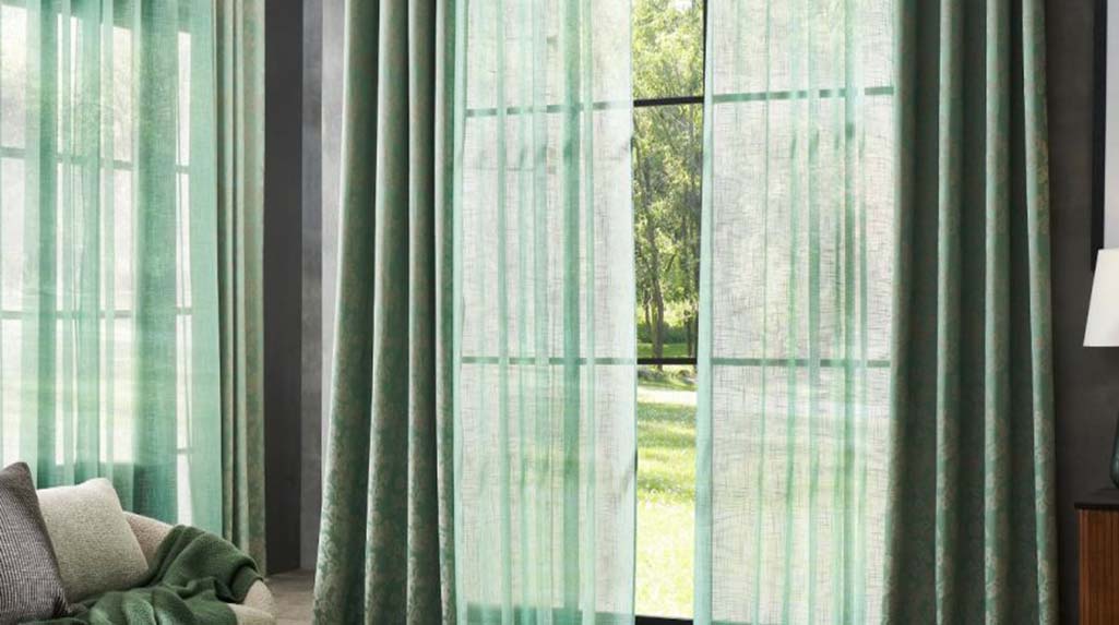 Light and Shadow in Motion: The Beauty of Curtains Through the Seasons