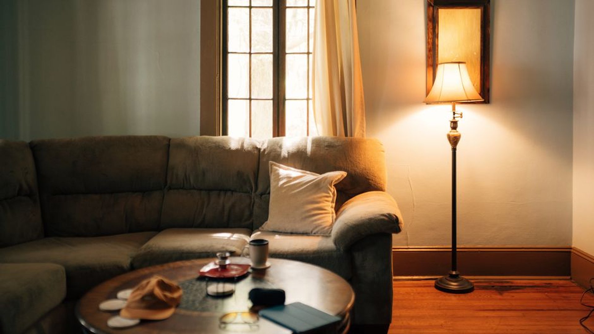 Living Room Lighting: Bright Cozy or Dramatic