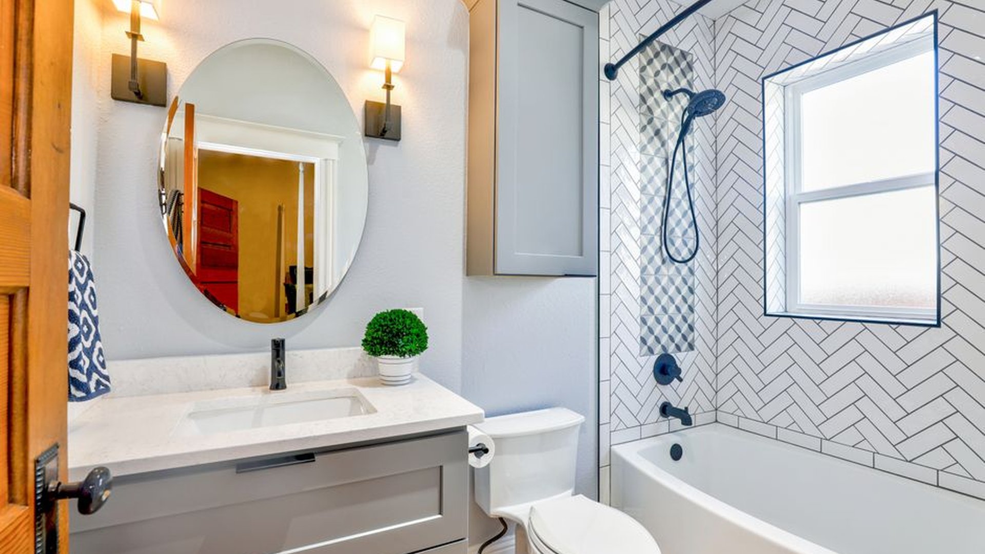 Small Bathroom Hacks for Maximum Space