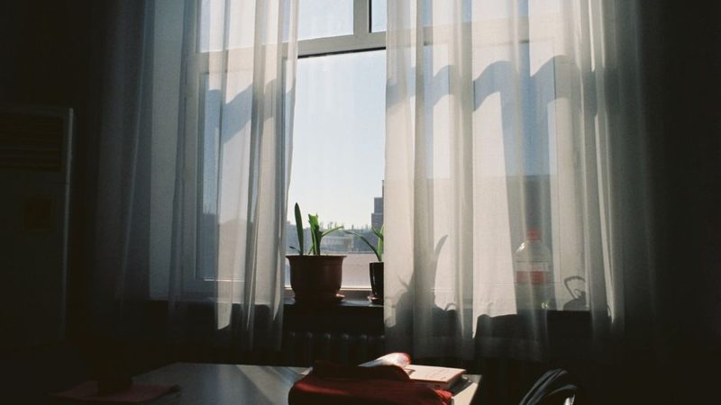 Soft Fabrics, Beautiful Spaces: A Guide to Selecting Curtains for Modern Interiors