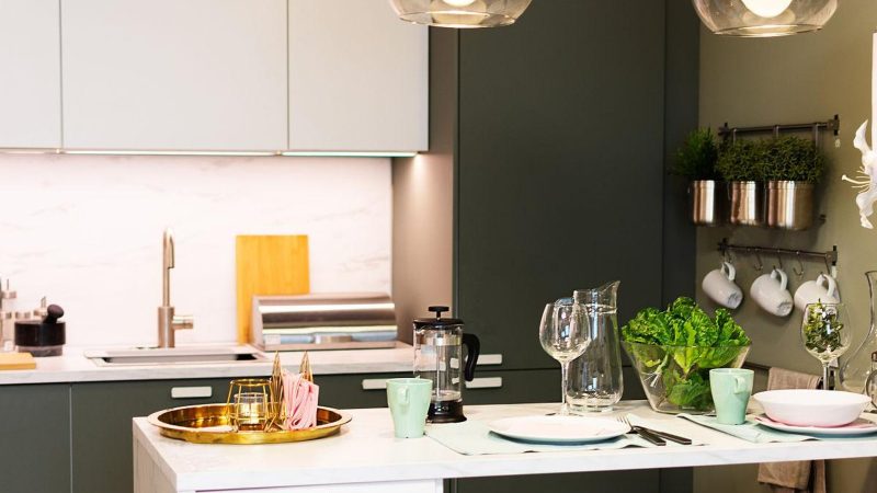 The Rule of Three in Accessory Styling