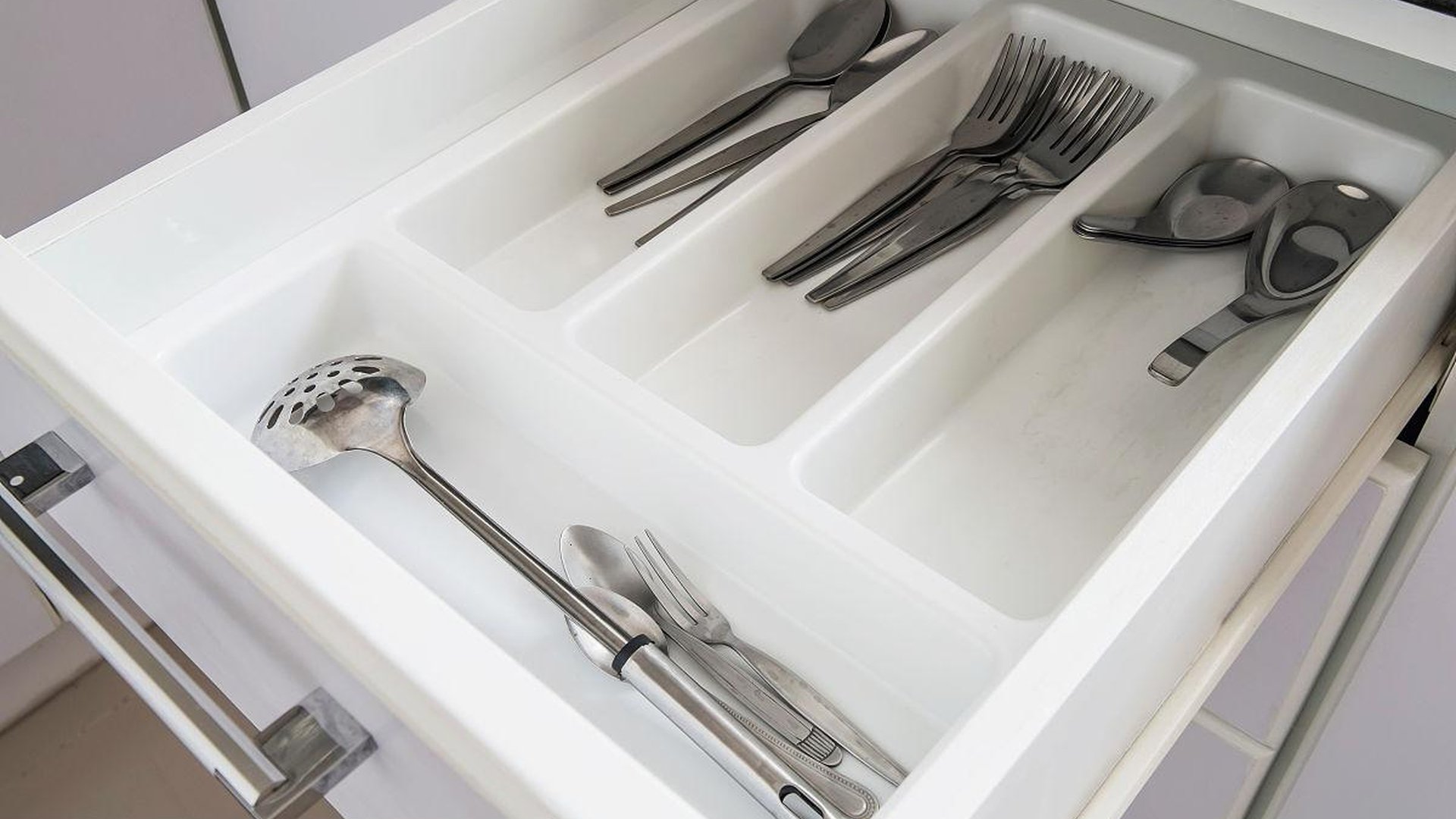 Declutter for Peace: More Space, Less Stress
